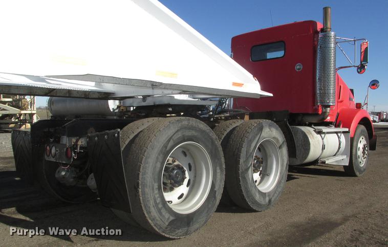 image for item DD2910 1999 Kenworth T800 semi truck