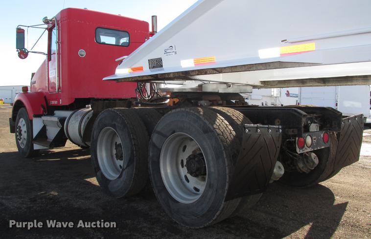 image for item DD2910 1999 Kenworth T800 semi truck