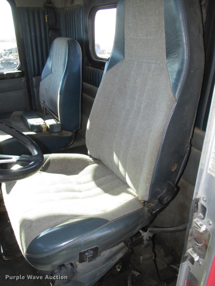 image for item DD2910 1999 Kenworth T800 semi truck