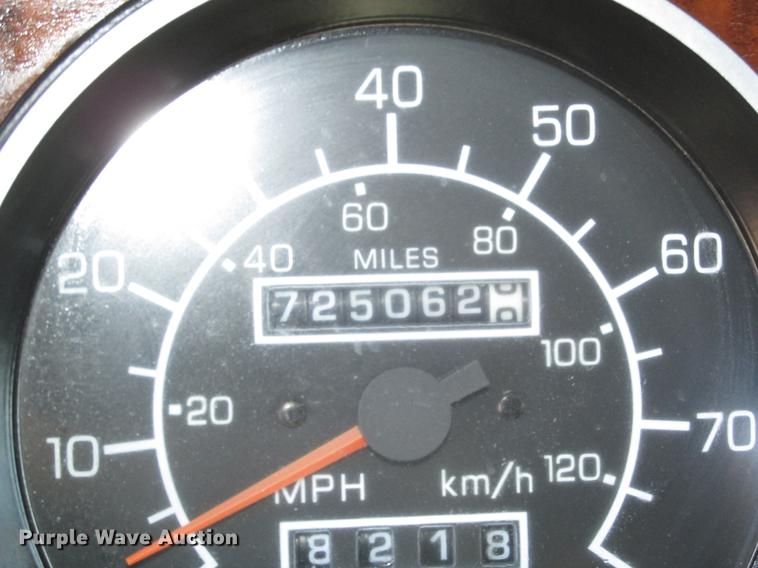 image for item DD2910 1999 Kenworth T800 semi truck