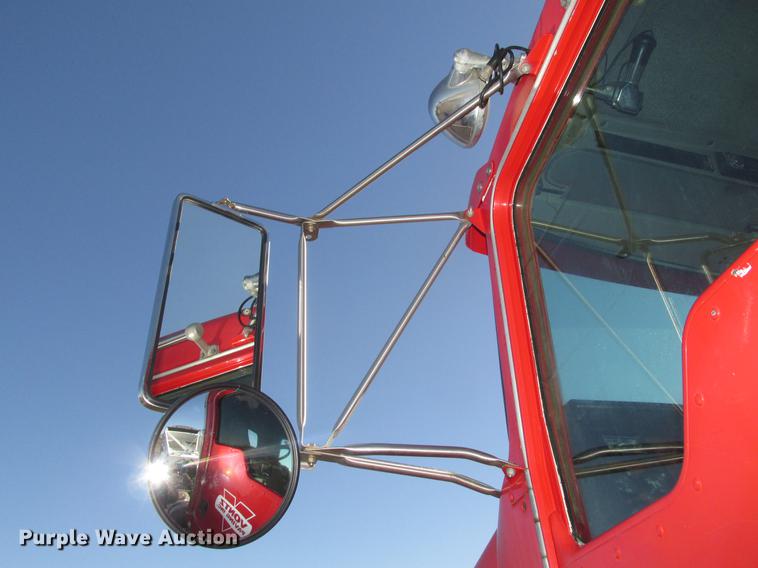 image for item DD2910 1999 Kenworth T800 semi truck