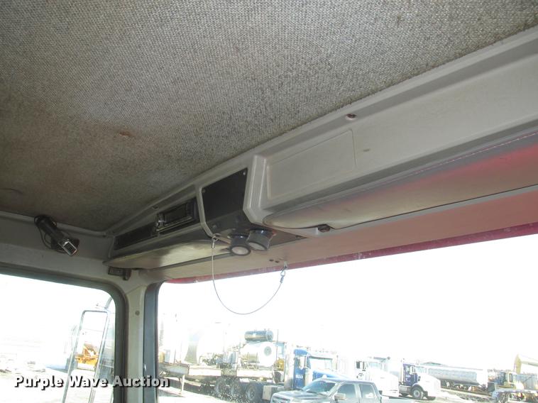 image for item DD2910 1999 Kenworth T800 semi truck