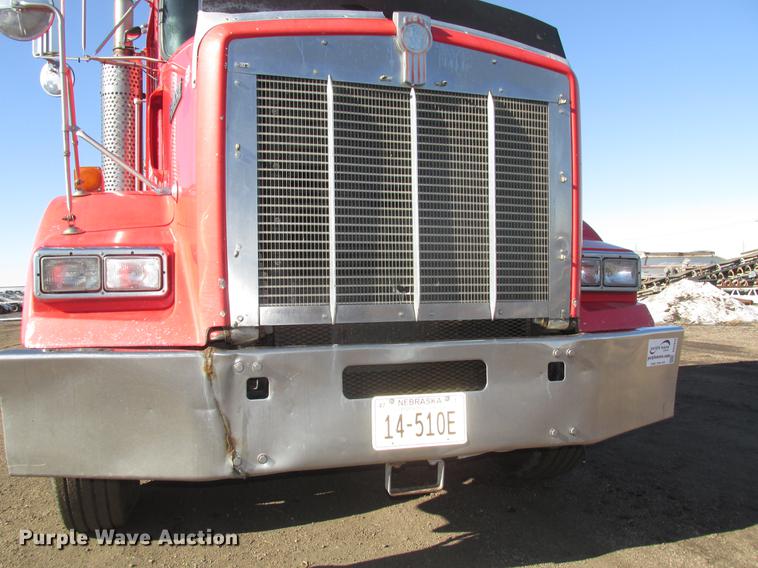 image for item DD2910 1999 Kenworth T800 semi truck