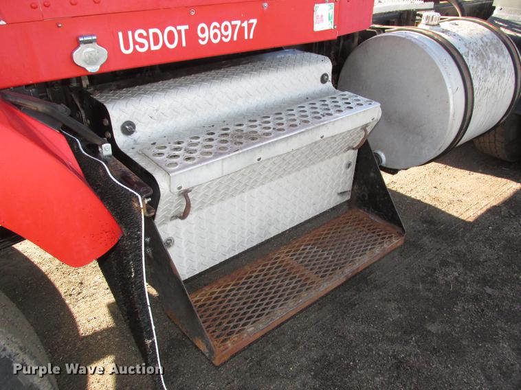 image for item DD2910 1999 Kenworth T800 semi truck