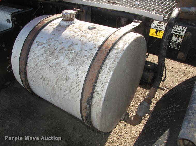 image for item DD2910 1999 Kenworth T800 semi truck