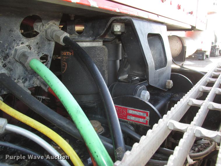 image for item DD2910 1999 Kenworth T800 semi truck