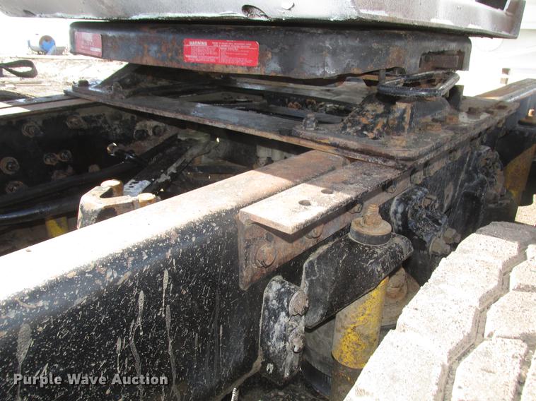 image for item DD2910 1999 Kenworth T800 semi truck