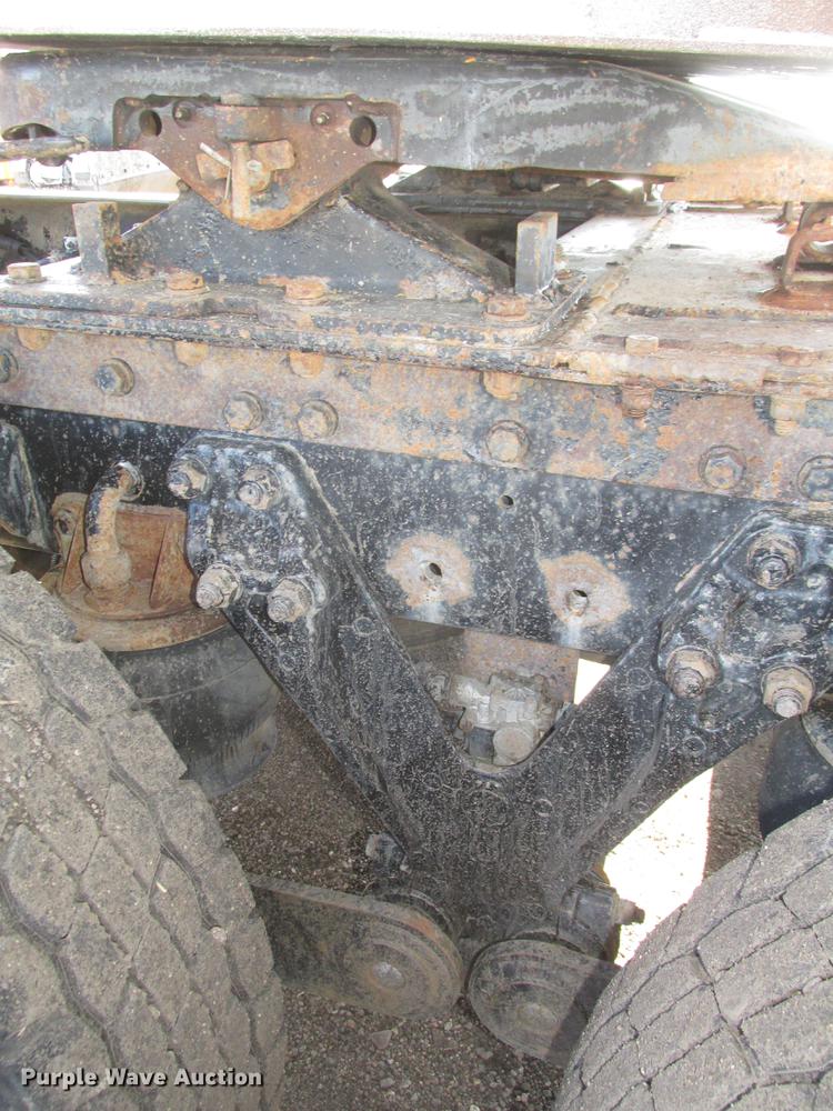 image for item DD2910 1999 Kenworth T800 semi truck