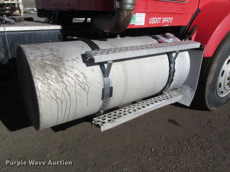 image for item DD2910 1999 Kenworth T800 semi truck