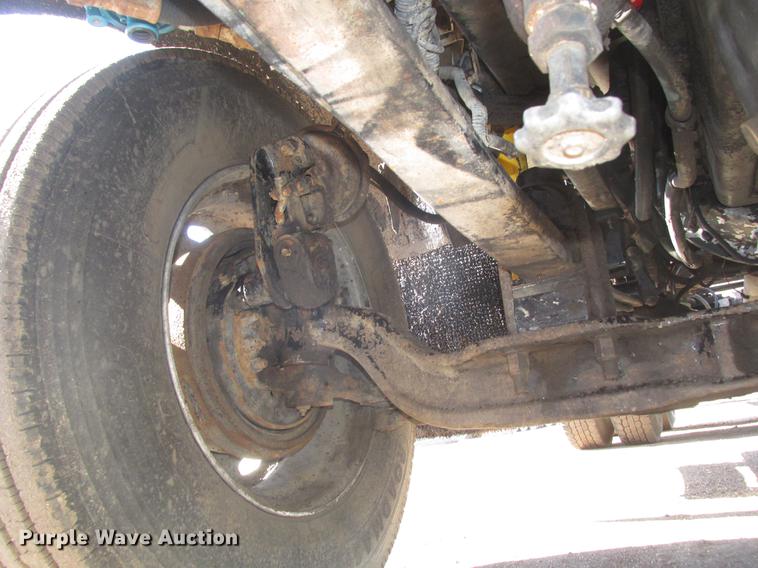 image for item DD2910 1999 Kenworth T800 semi truck