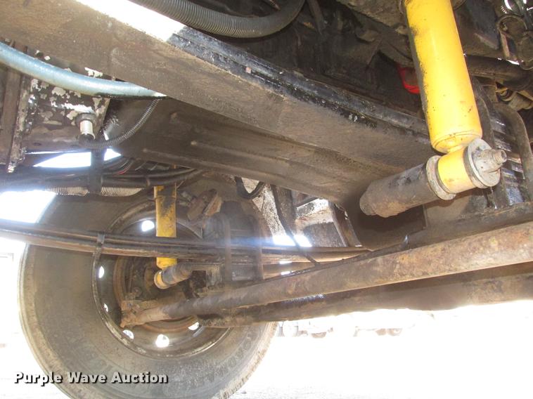 image for item DD2910 1999 Kenworth T800 semi truck