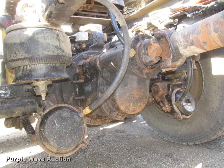 image for item DD2910 1999 Kenworth T800 semi truck