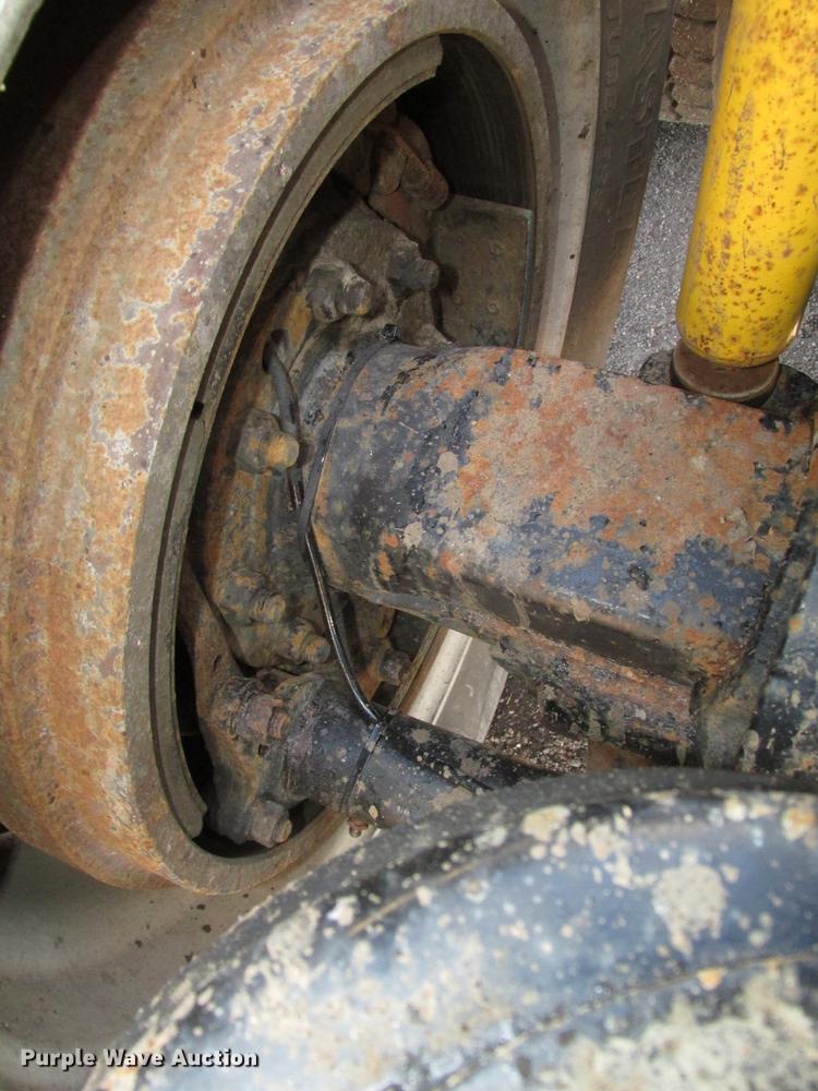 image for item DD2910 1999 Kenworth T800 semi truck