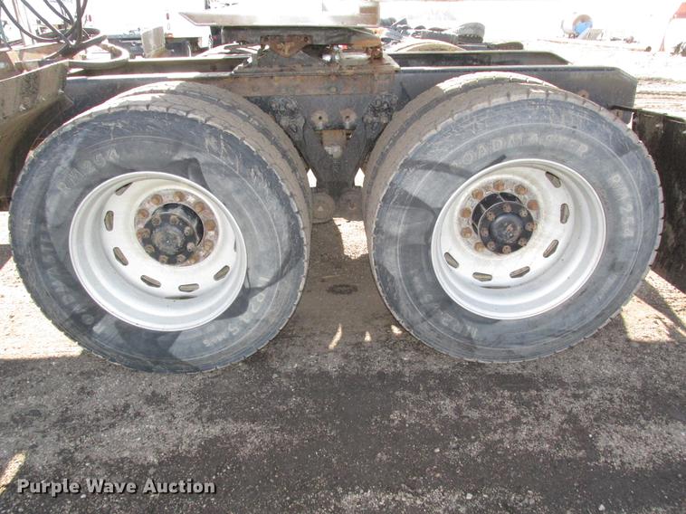 image for item DD2910 1999 Kenworth T800 semi truck