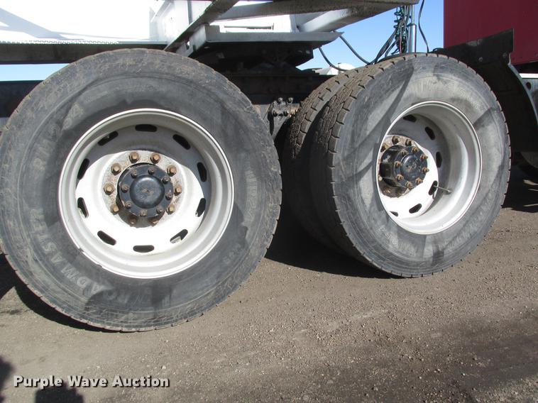 image for item DD2910 1999 Kenworth T800 semi truck