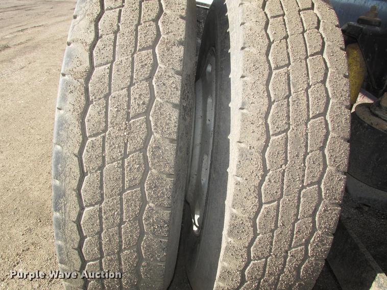 image for item DD2910 1999 Kenworth T800 semi truck