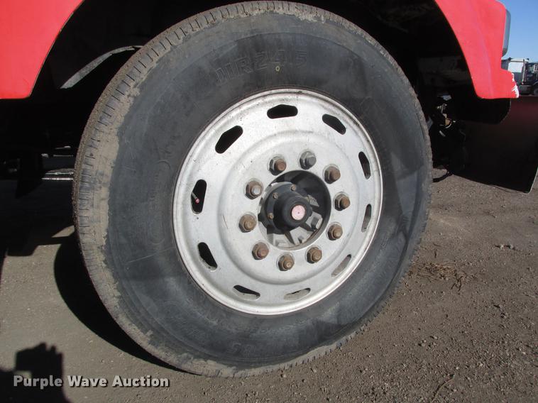 image for item DD2910 1999 Kenworth T800 semi truck