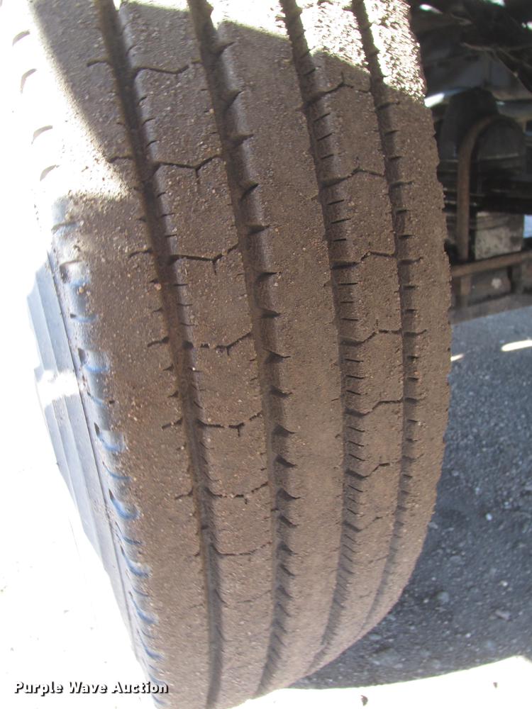 image for item DD2910 1999 Kenworth T800 semi truck