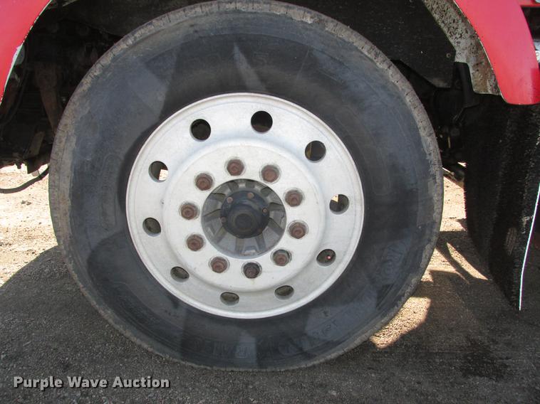 image for item DD2910 1999 Kenworth T800 semi truck