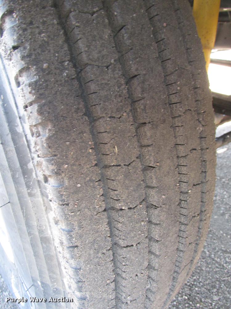 image for item DD2910 1999 Kenworth T800 semi truck