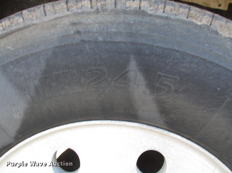 image for item DD2910 1999 Kenworth T800 semi truck