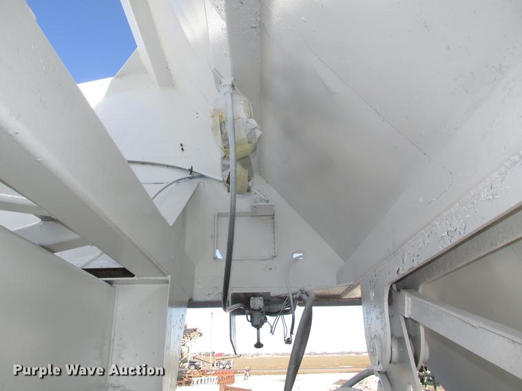 image for item DD2911 1999 Roadmaster G440 bottom dump trailer