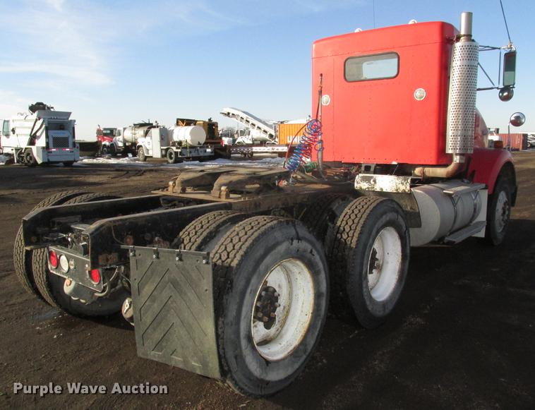 image for item DD2913 1999 Kenworth T800B semi truck