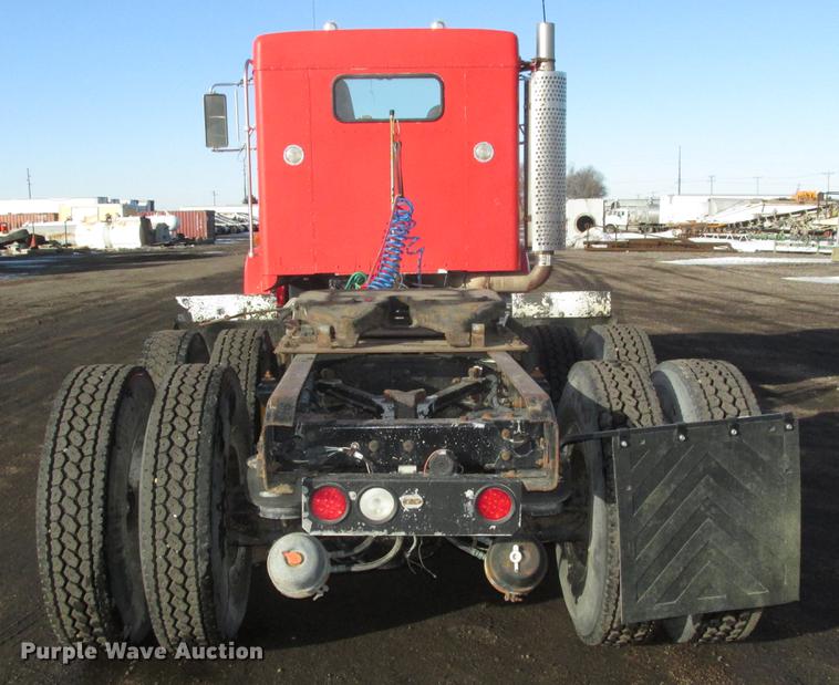 image for item DD2913 1999 Kenworth T800B semi truck