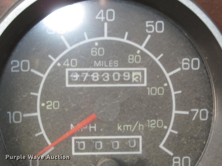 image for item DD2913 1999 Kenworth T800B semi truck