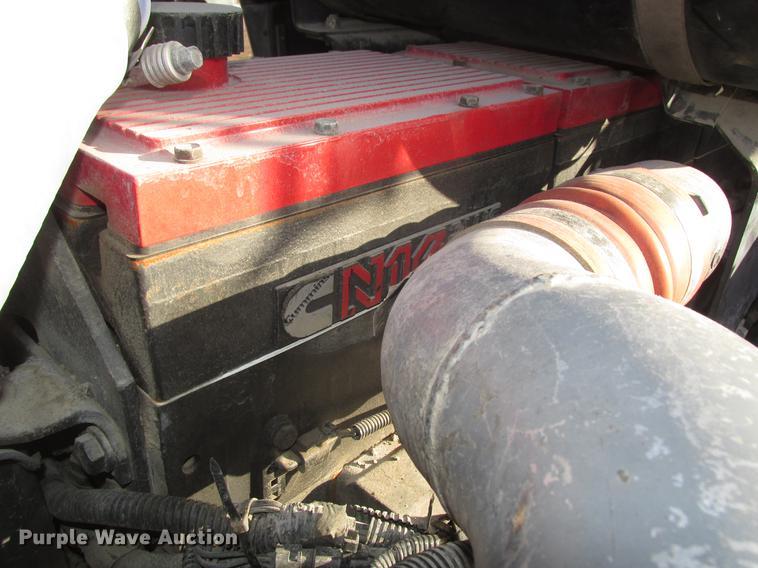 image for item DD2913 1999 Kenworth T800B semi truck