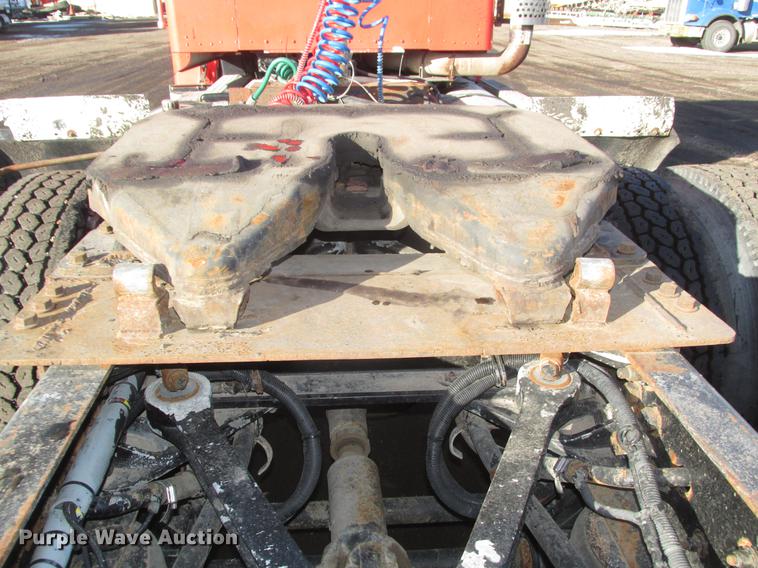 image for item DD2913 1999 Kenworth T800B semi truck