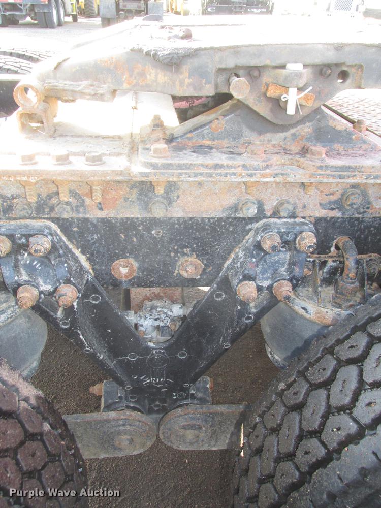 image for item DD2913 1999 Kenworth T800B semi truck