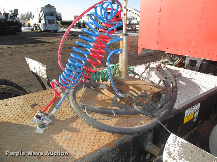 image for item DD2913 1999 Kenworth T800B semi truck