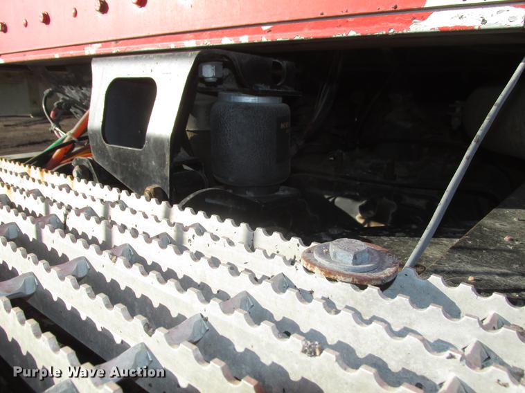 image for item DD2913 1999 Kenworth T800B semi truck