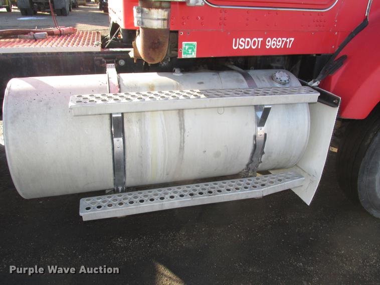 image for item DD2913 1999 Kenworth T800B semi truck