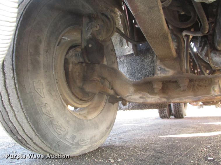 image for item DD2913 1999 Kenworth T800B semi truck