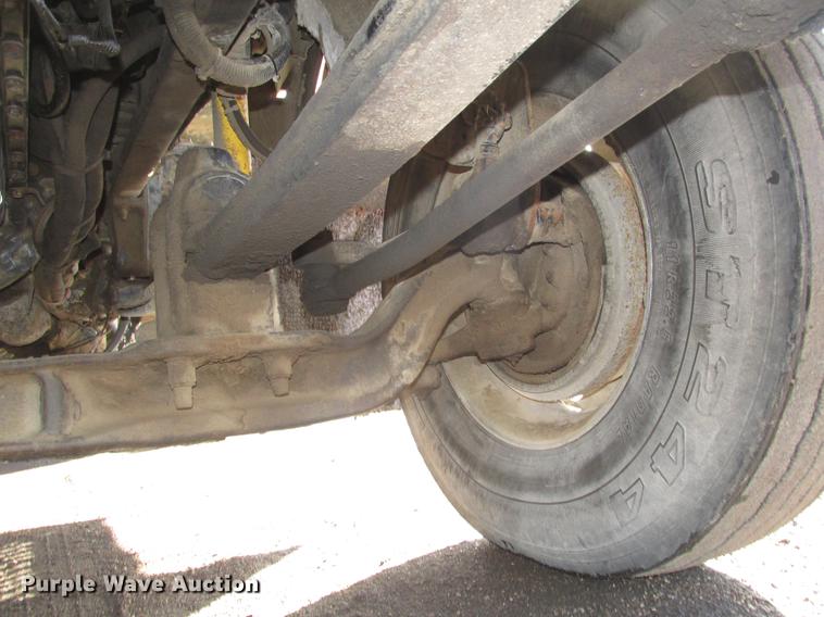 image for item DD2913 1999 Kenworth T800B semi truck