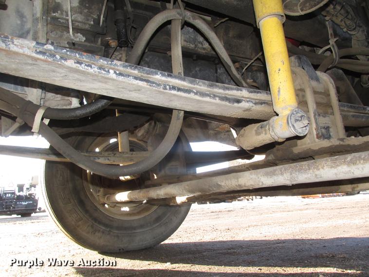 image for item DD2913 1999 Kenworth T800B semi truck