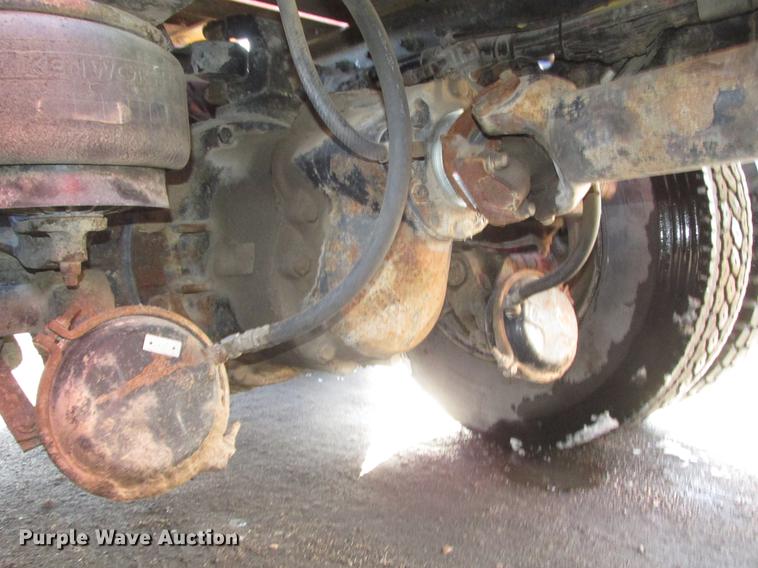 image for item DD2913 1999 Kenworth T800B semi truck