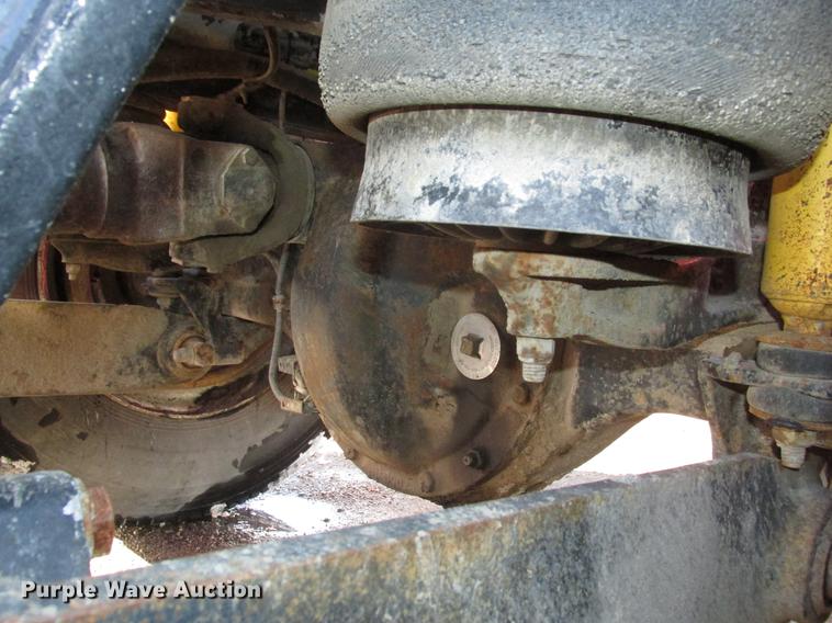 image for item DD2913 1999 Kenworth T800B semi truck