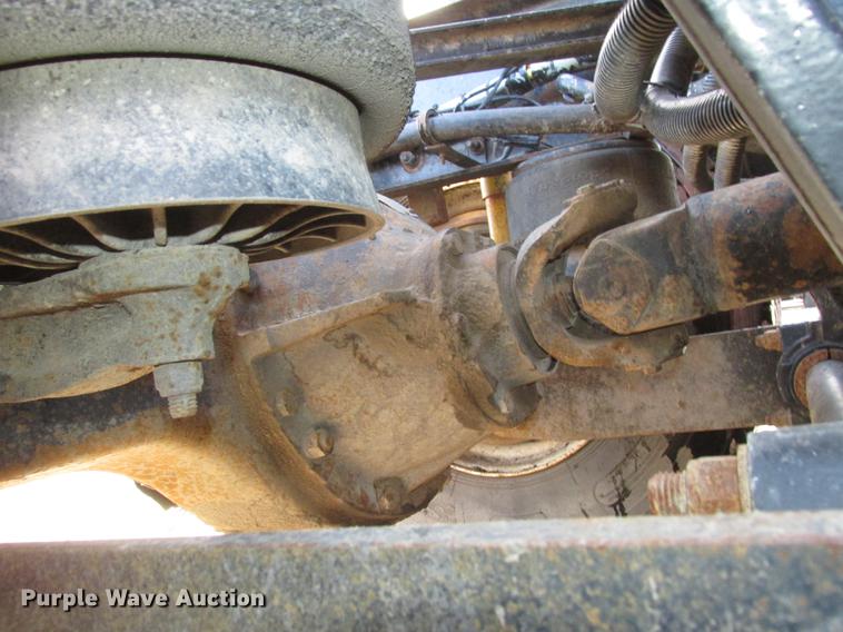 image for item DD2913 1999 Kenworth T800B semi truck