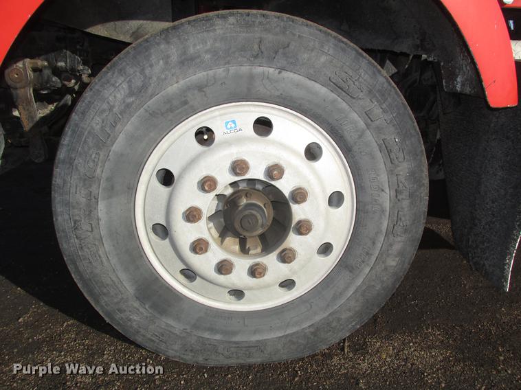 image for item DD2913 1999 Kenworth T800B semi truck