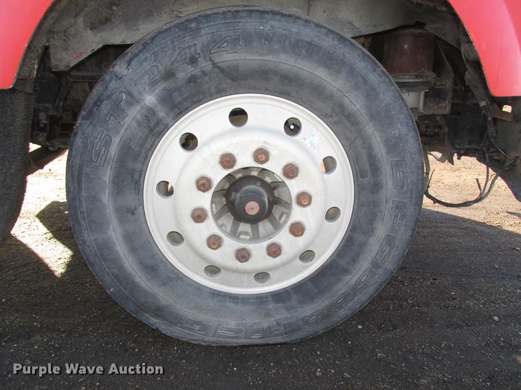 image for item DD2913 1999 Kenworth T800B semi truck