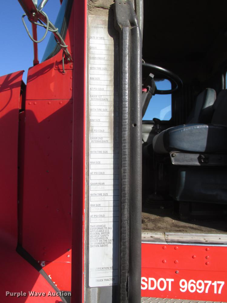 image for item DD2913 1999 Kenworth T800B semi truck