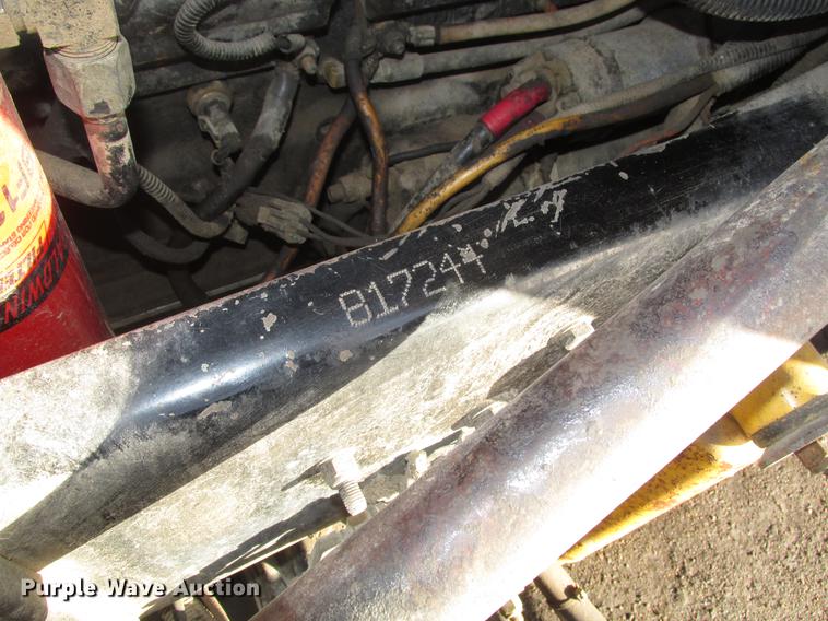 image for item DD2913 1999 Kenworth T800B semi truck