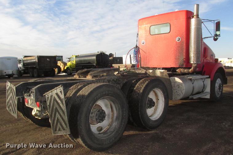 image for item DD2914 1999 Kenworth T800B semi truck