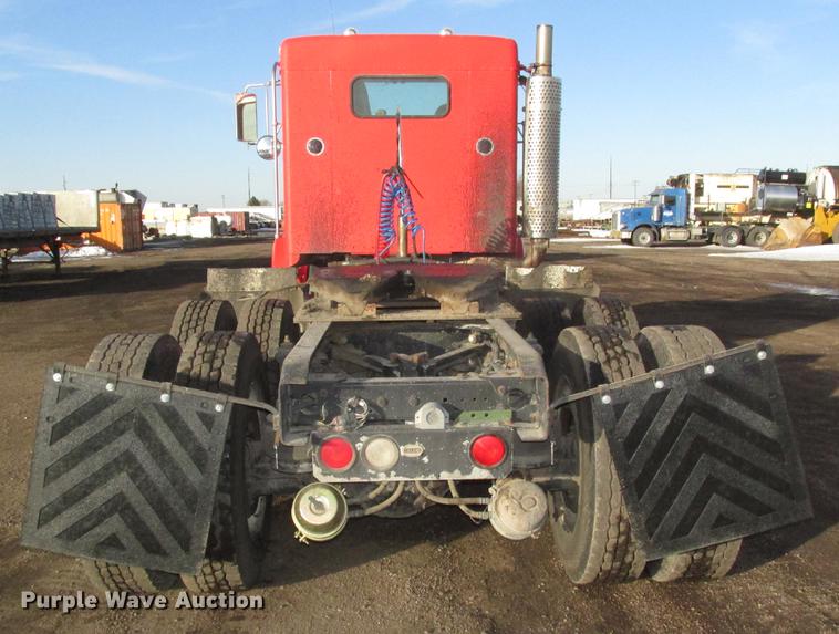 image for item DD2914 1999 Kenworth T800B semi truck