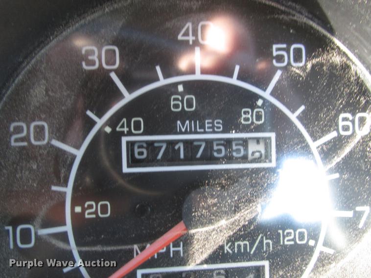 image for item DD2914 1999 Kenworth T800B semi truck