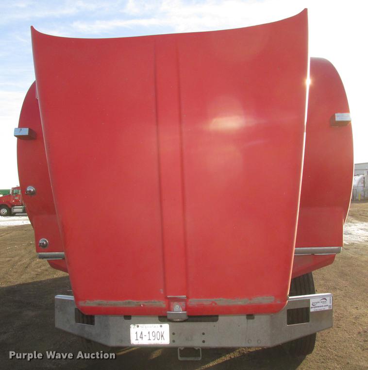 image for item DD2914 1999 Kenworth T800B semi truck