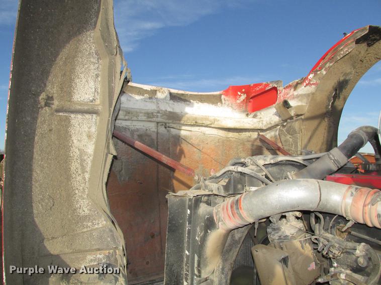 image for item DD2914 1999 Kenworth T800B semi truck